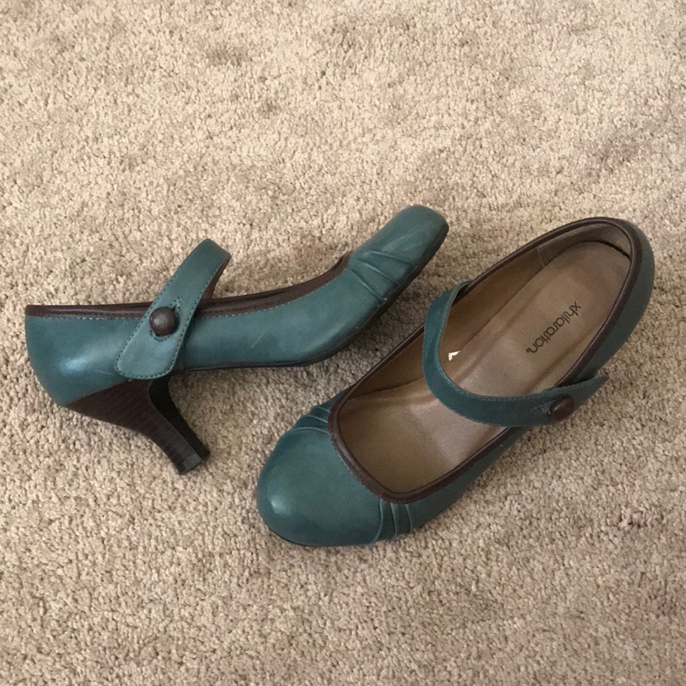 Vintage style Mary Jane heels